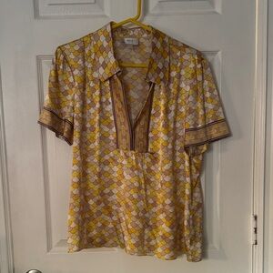 ECI Yellow and Cream Scallop Print Short Sleeve Blouse